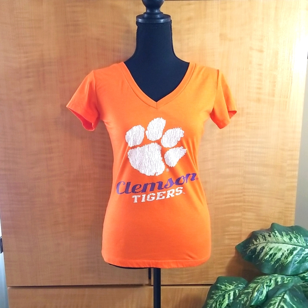 NWOT Clemson Tigers v-neckline tshirt size small.